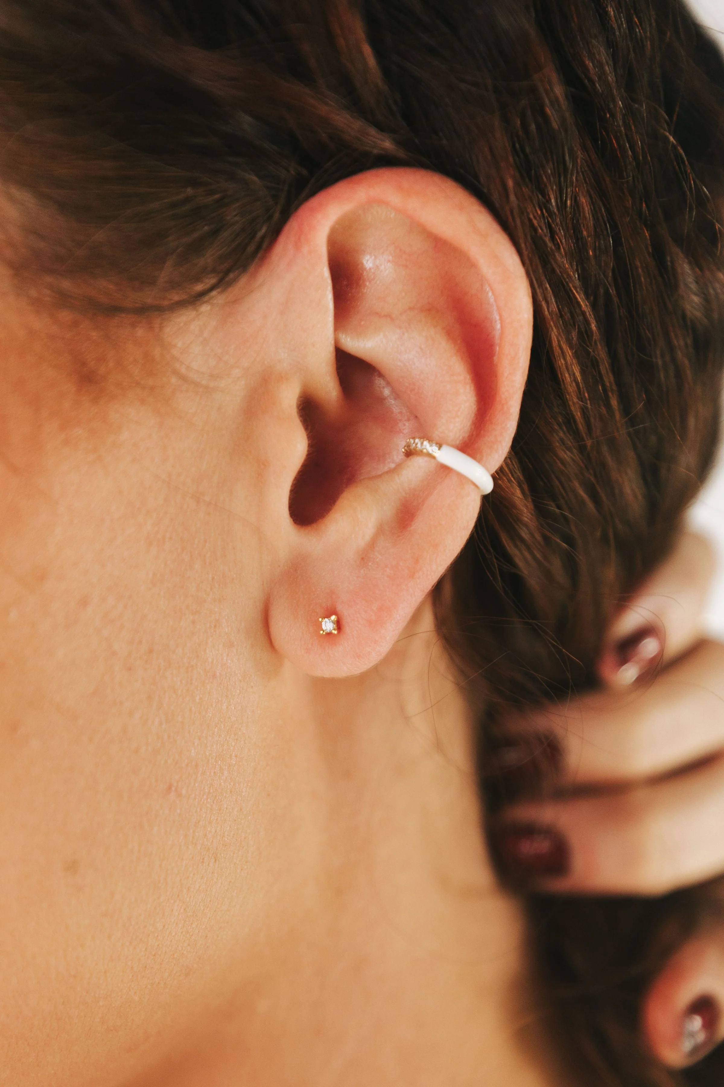 Captive Glow Single Stud Earring